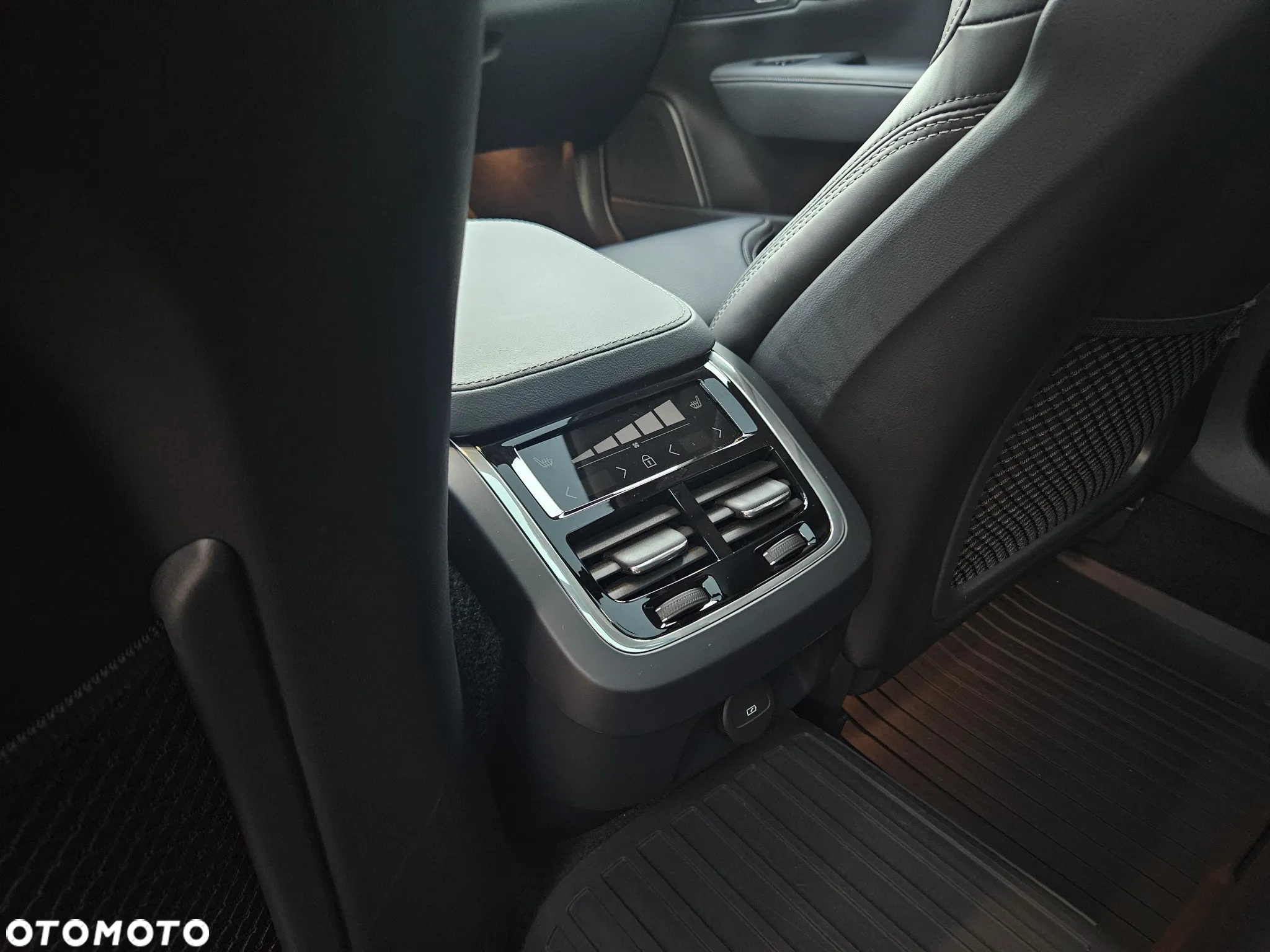 Volvo V90 Cross Country B6 B AWD Geartronic Pro - 33