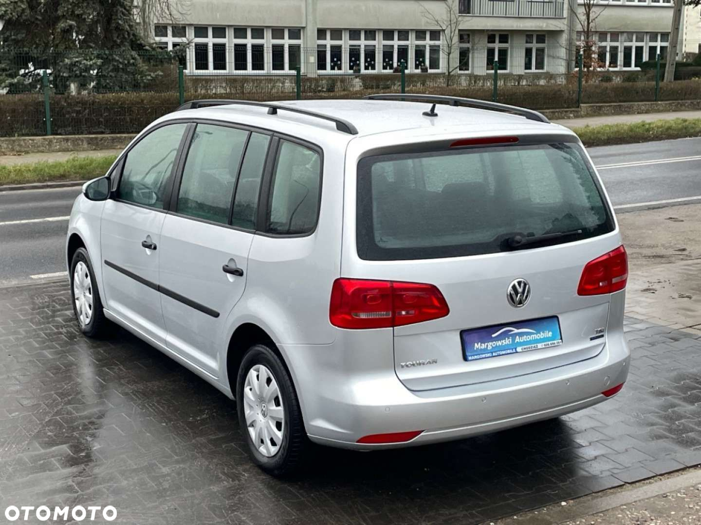 Volkswagen Touran - 11