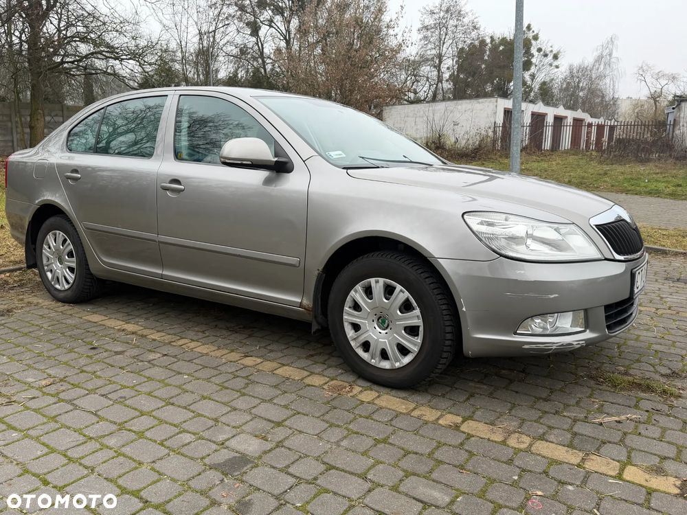 Skoda Octavia 1.6 Ambiente - 9