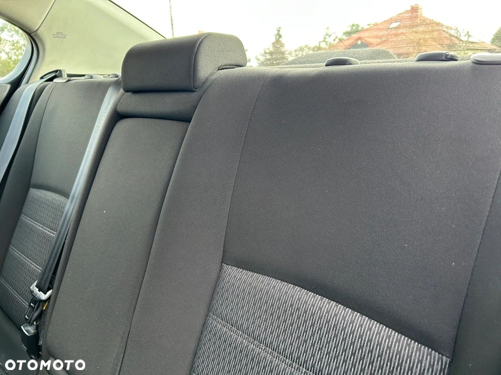 Toyota Avensis 1.8 Sol - 4