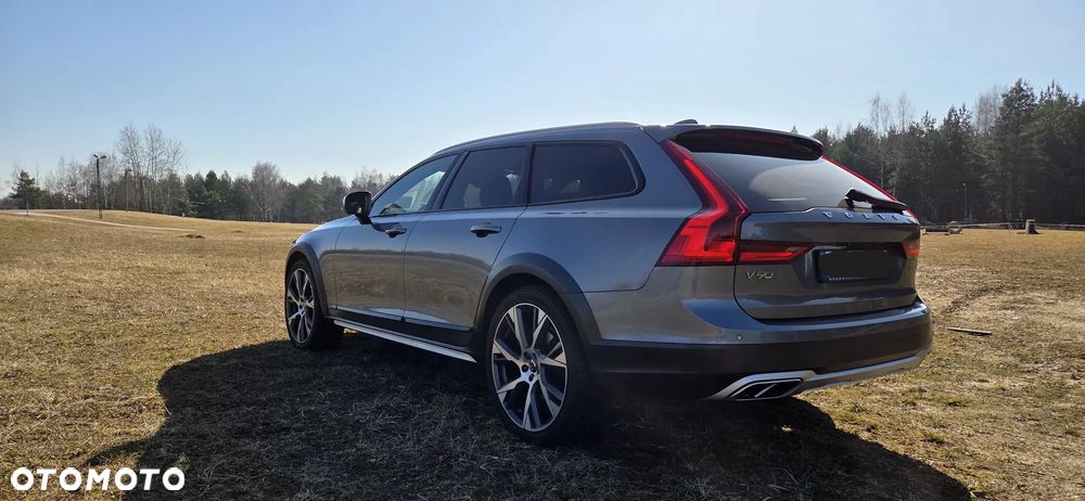 Volvo V90 D5 SCR AWD Momentum Pro - 4