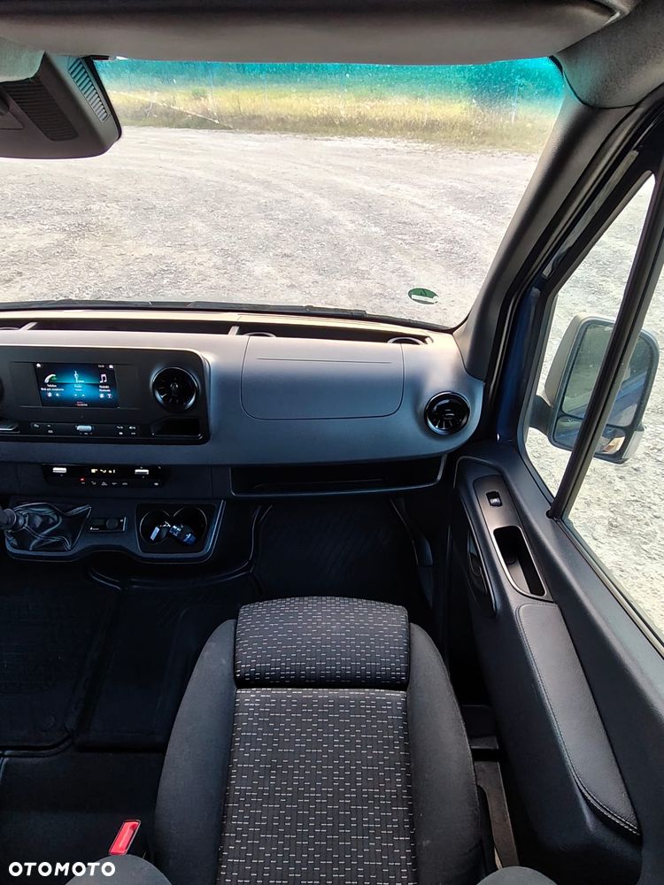 Mercedes-Benz Sprinter - 25
