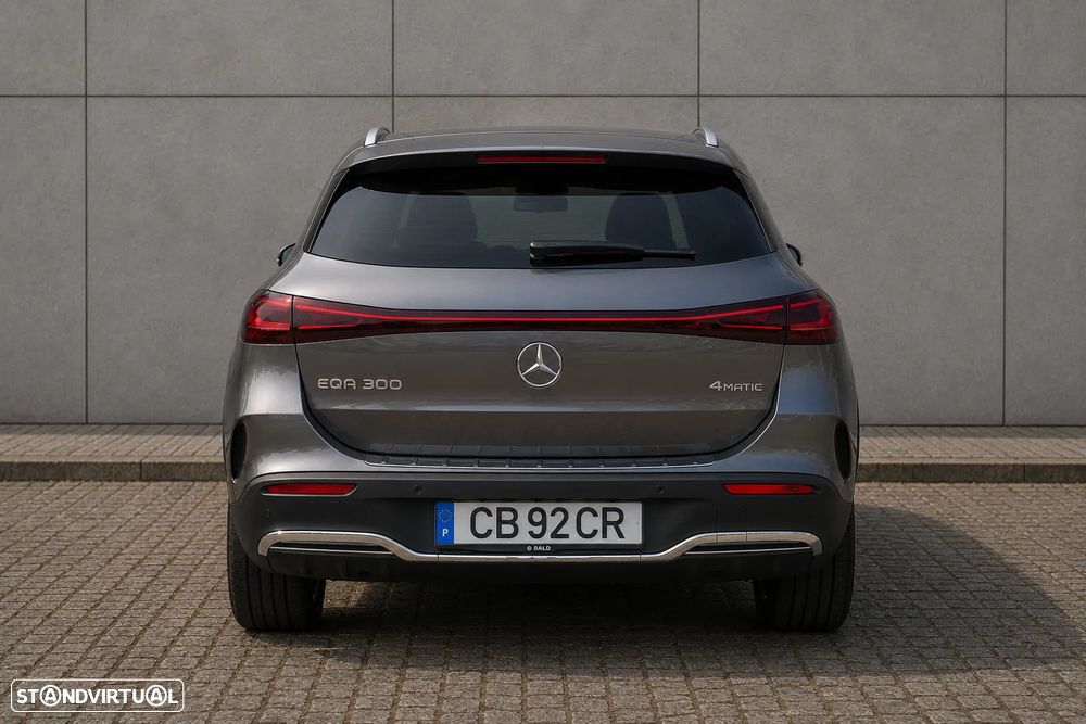 Mercedes-Benz EQA 300 4Matic AMG Line - 16