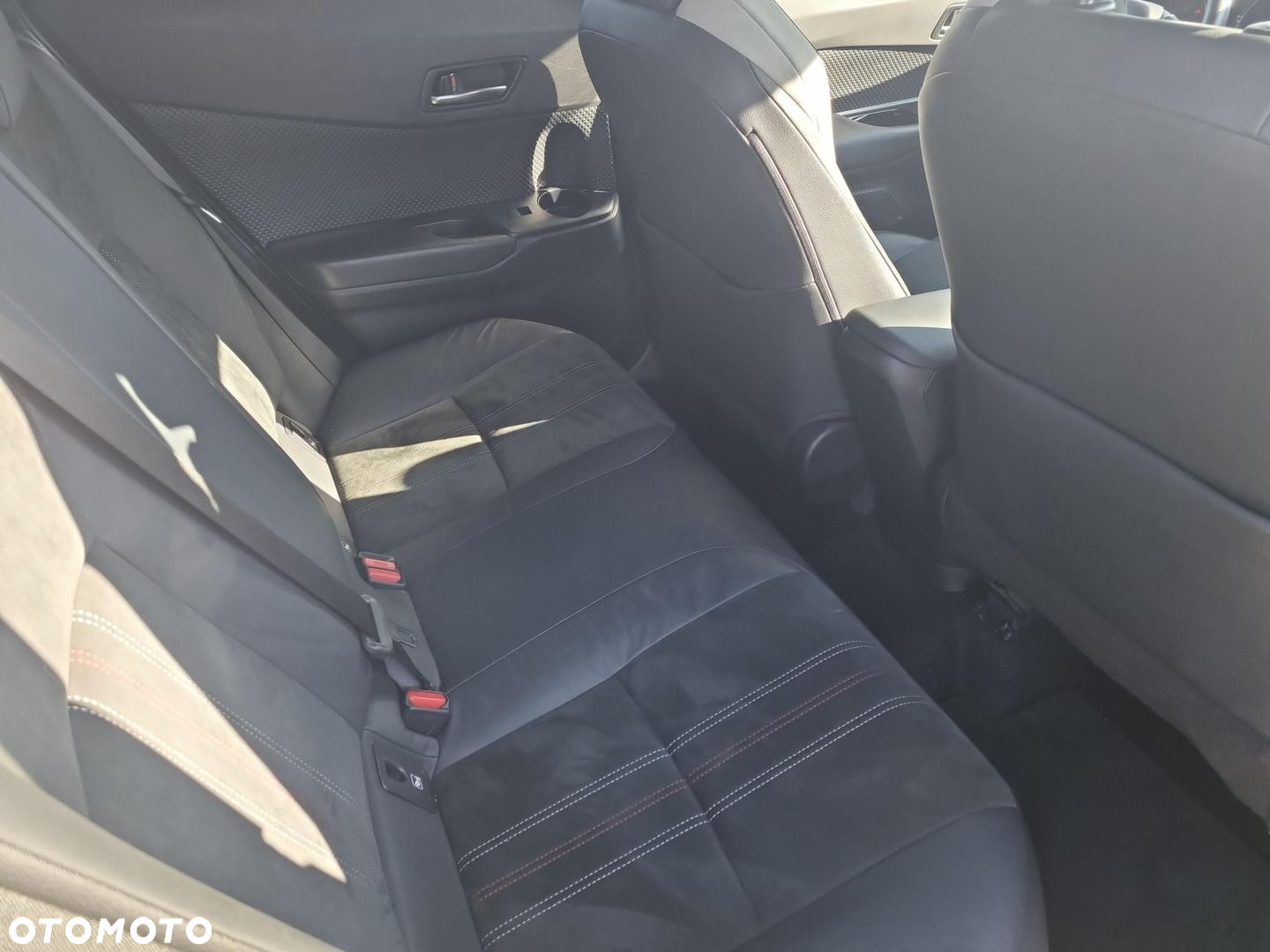Toyota C-HR - 14