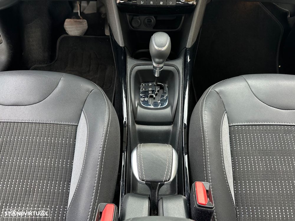 Peugeot 2008 1.2 PureTech Allure EAT6 - 22