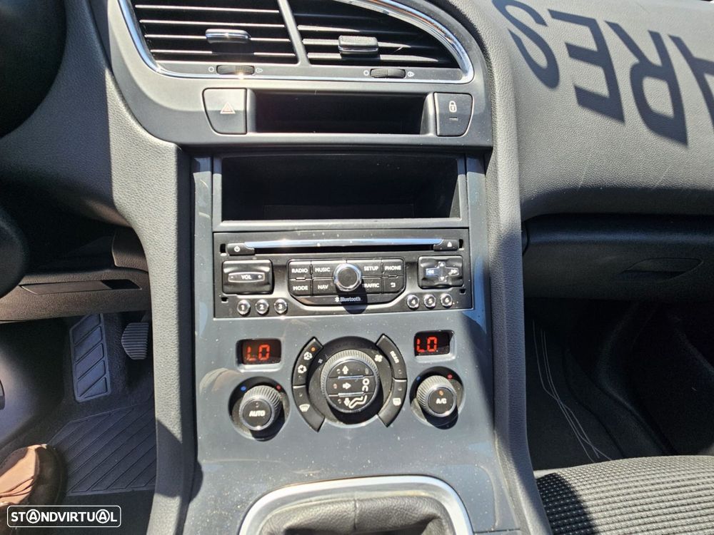 Peugeot 5008 1.6 BlueHDi Style - 28