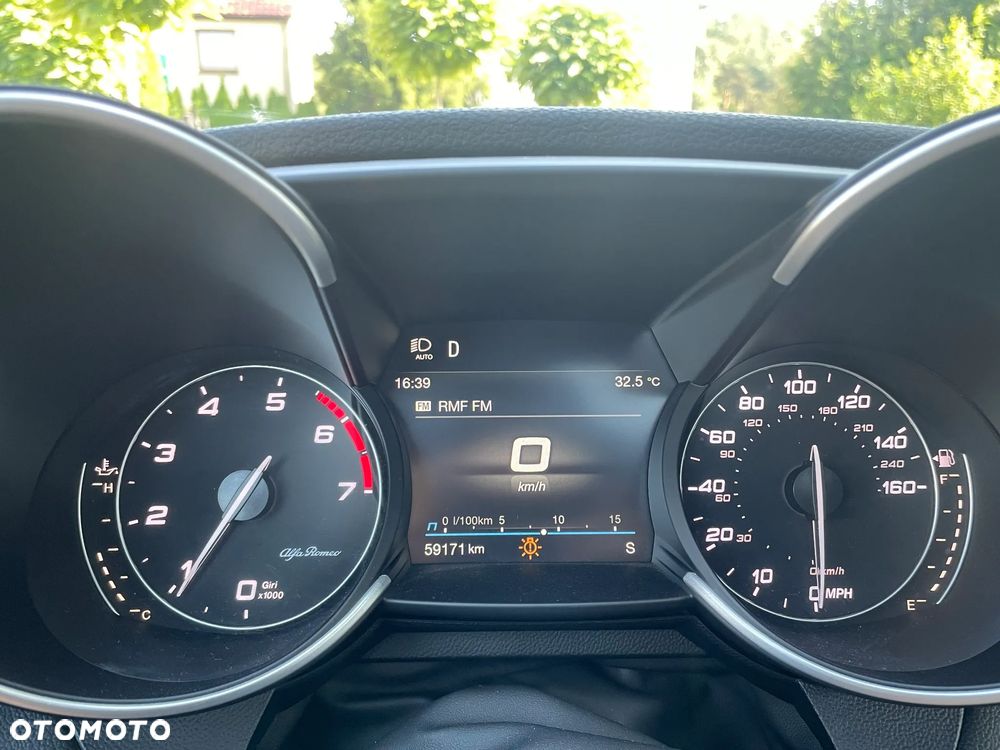 Alfa Romeo Giulia - 8