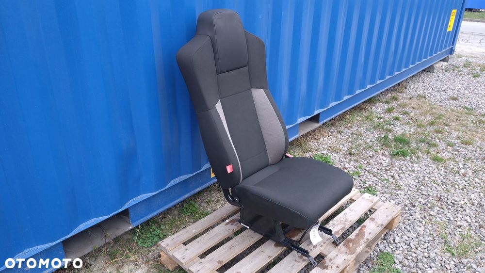 FOTEL PASAŻERA RENAULT TRUCK D T C K MIDLUM PREMIUM NO 126/180 - 4