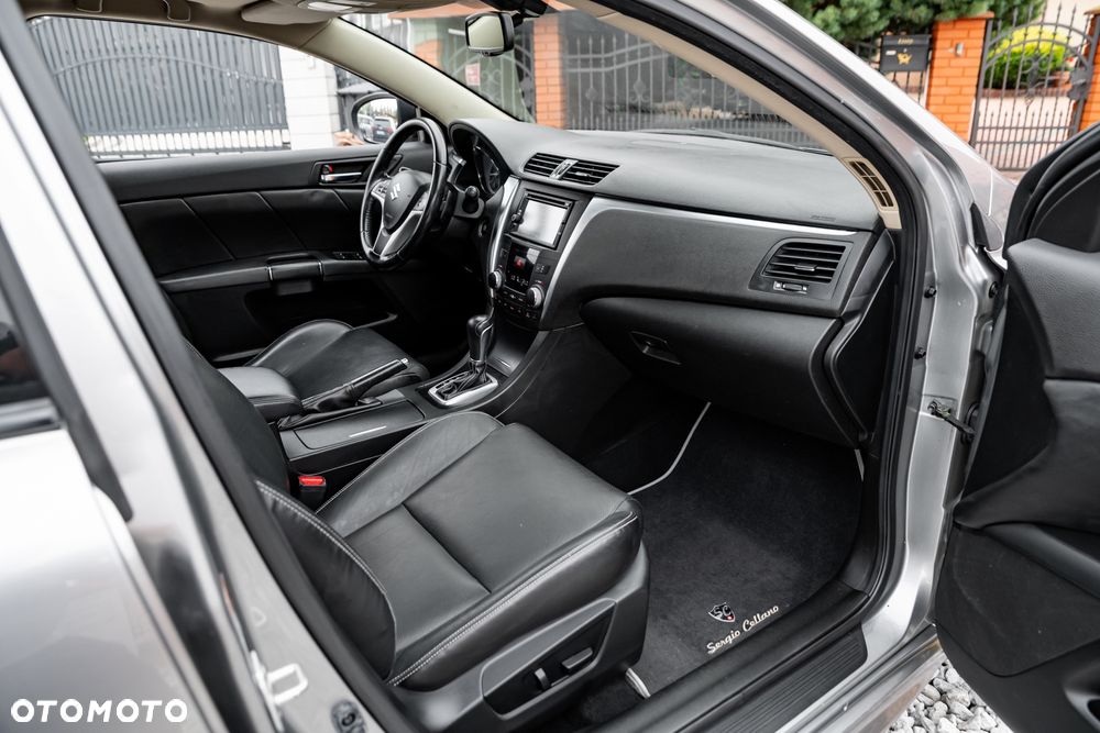 Suzuki Kizashi 2.4 4x4 CVT Sport - 24