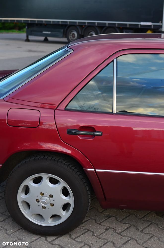 Mercedes-Benz W124 (1984-1993) - 27