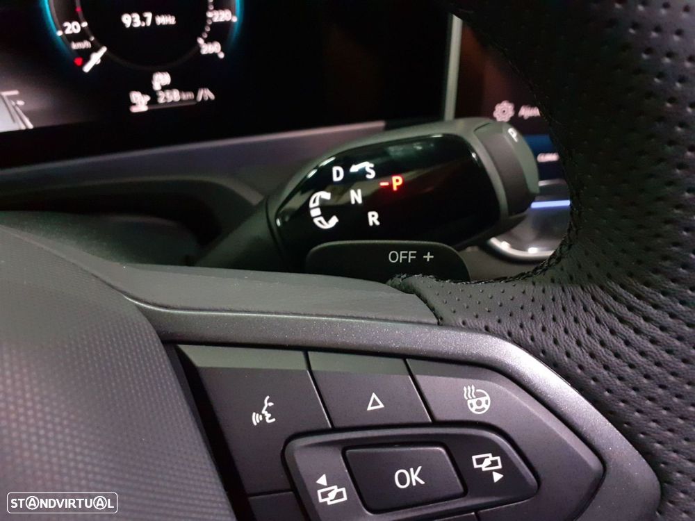 VW Passat Variant 1.5 TSI eHybrid R-Line DSG - 15