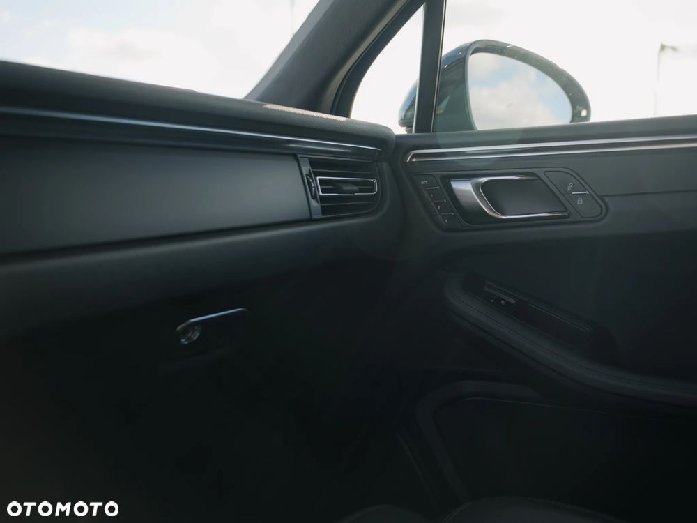 Porsche Macan - 16