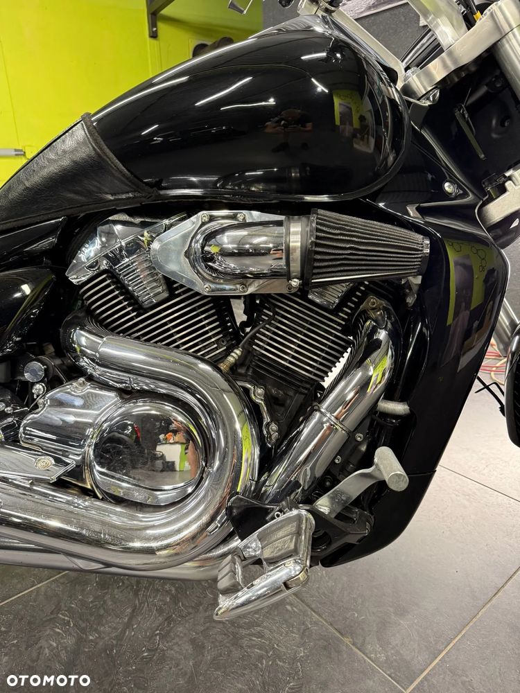 Suzuki Intruder - 12