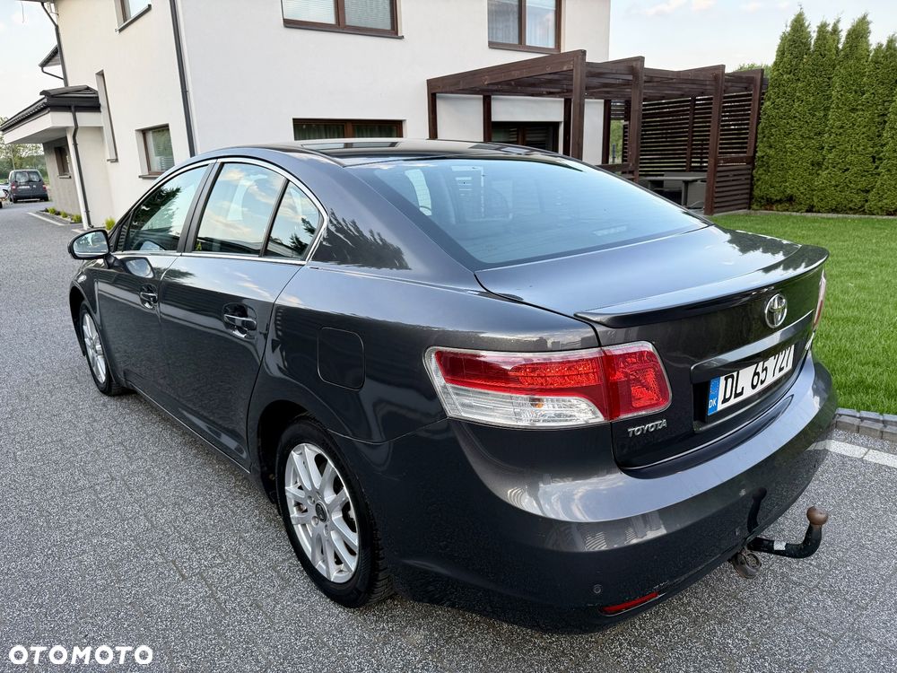 Toyota Avensis 1.8 Comfort - 11