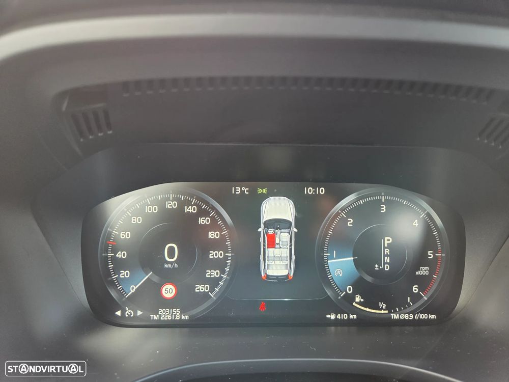 Volvo XC 40 2.0 D4 R-Design AWD - 24