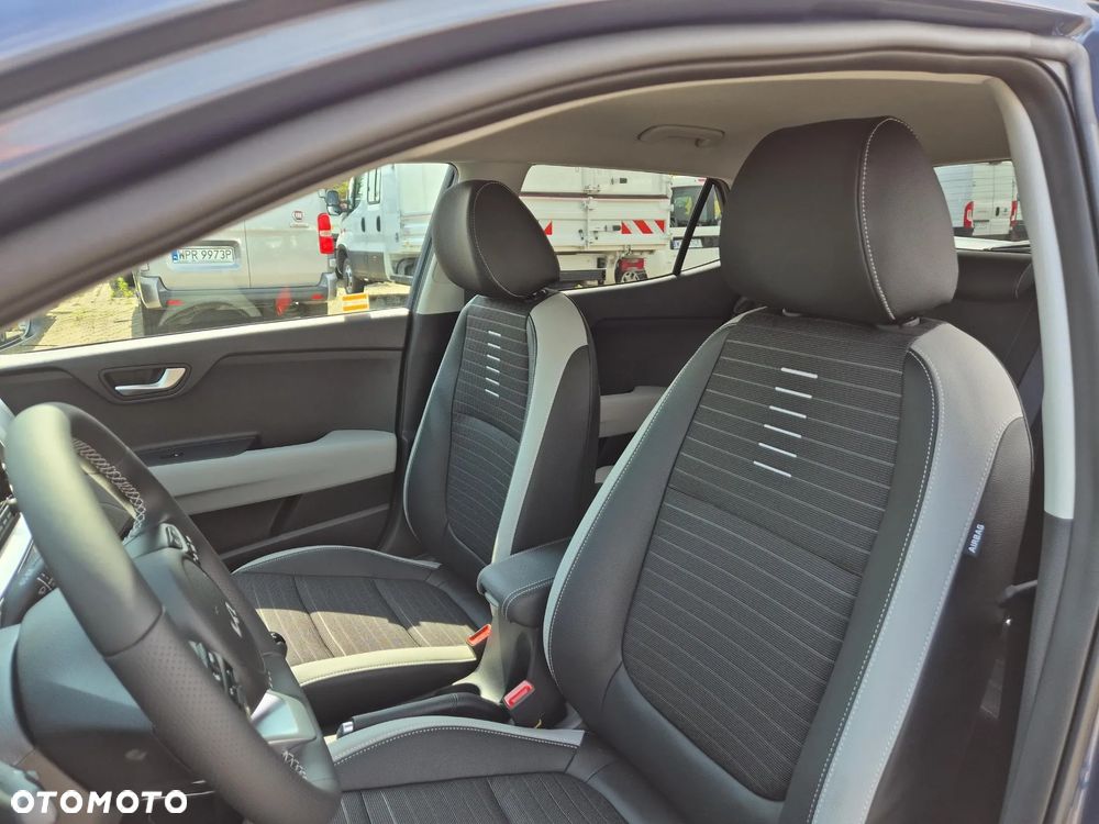 Kia Stonic 1.2 L - 11