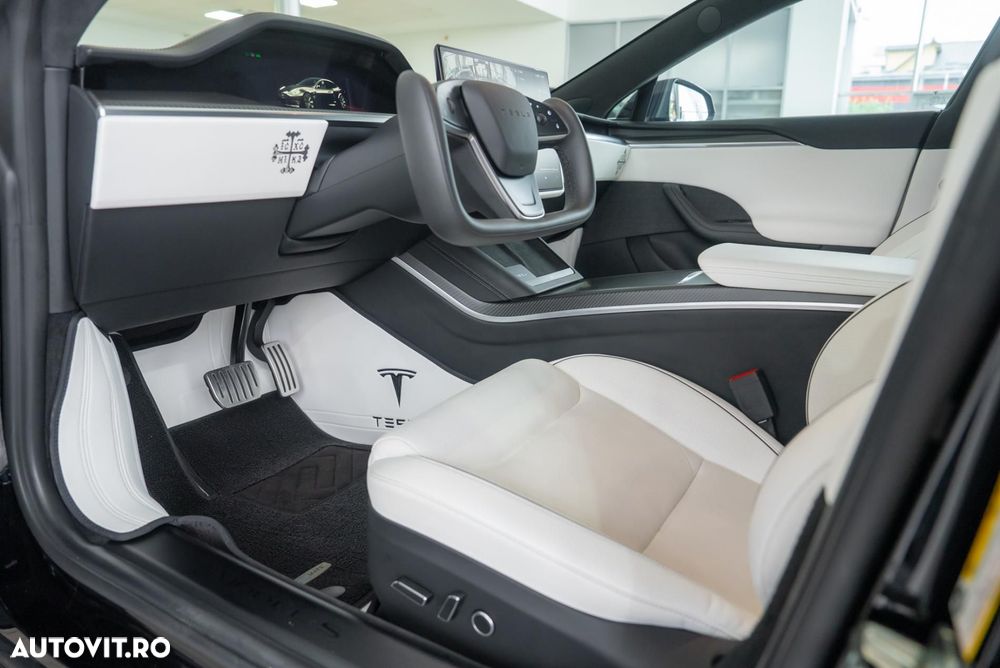 Tesla Model S - 11