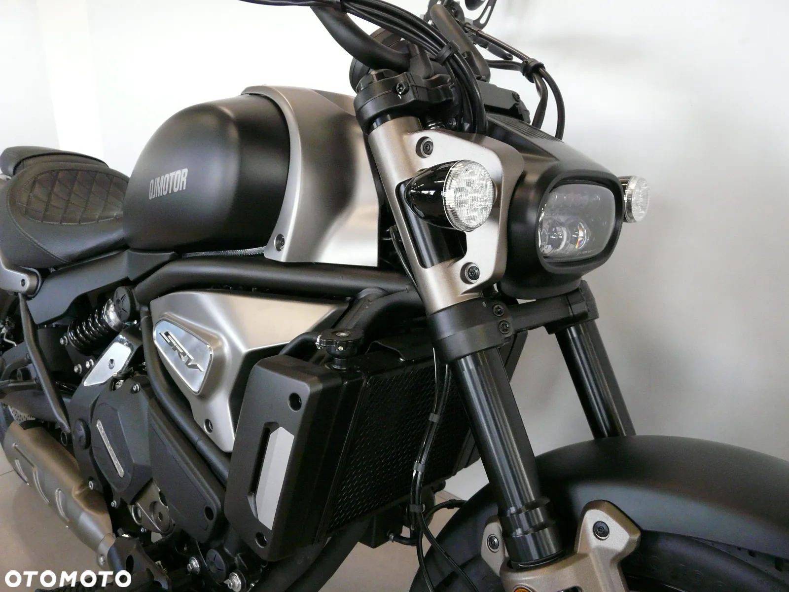 QJMOTOR SRV 700 - 4