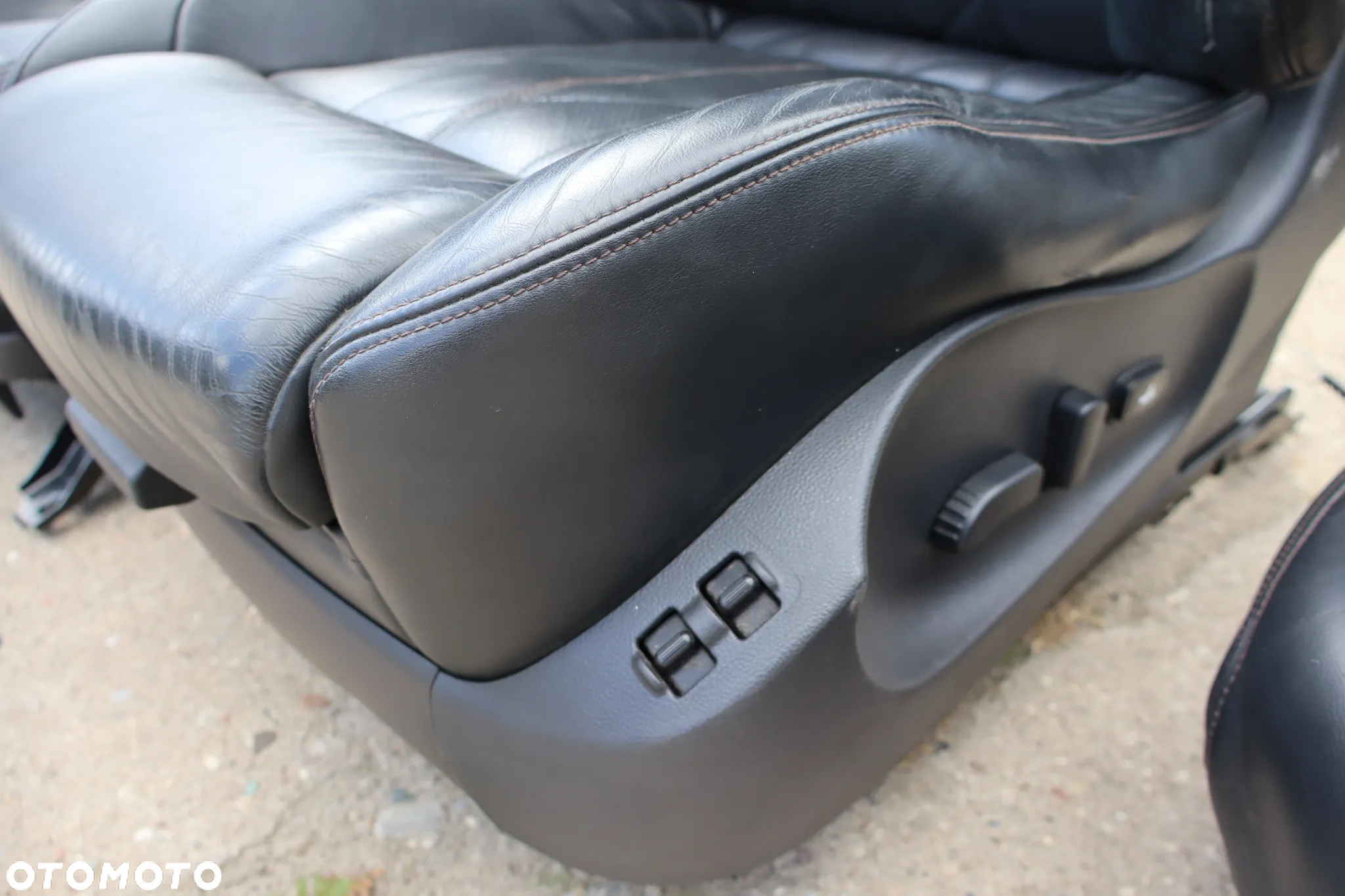 FOTEL FOTELE KANAPA TAPICERKI DRZWI ZAGŁÓWEK TV AUDIOMEDIA SKÓRA INFINITY FX II LIFT QX70S 2012 - 11
