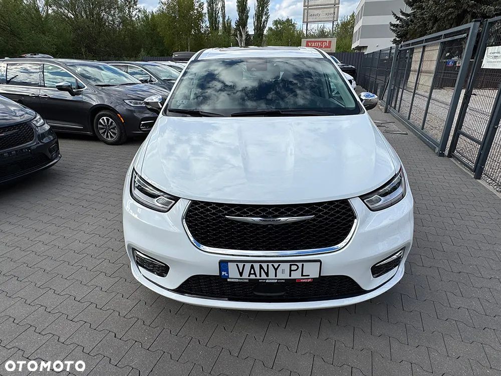 Chrysler Pacifica - 8