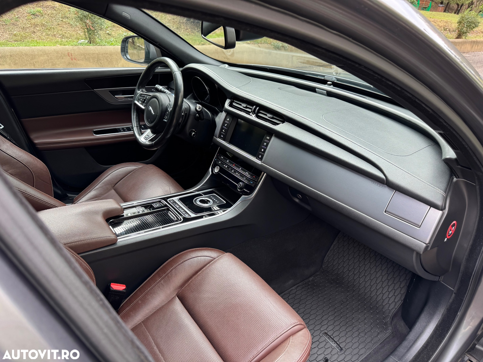 Jaguar XF 20d RWD R-Sport - 7