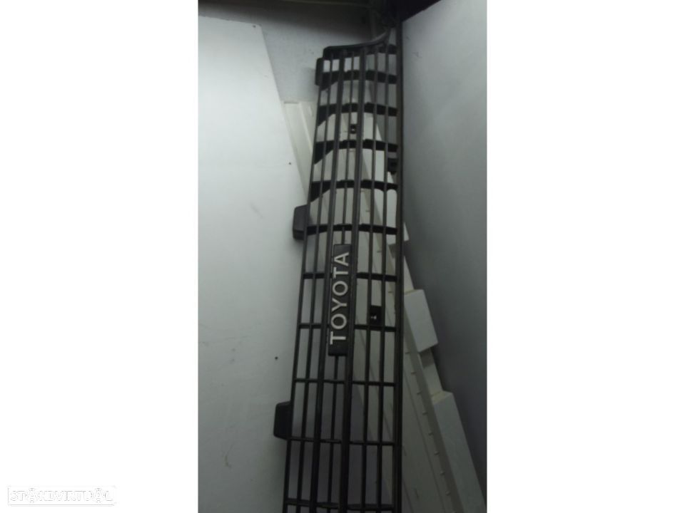 toyota starlet  de 1979 grelha + aros de farol - 3