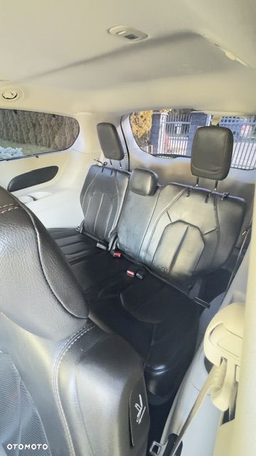 Chrysler Pacifica - 17