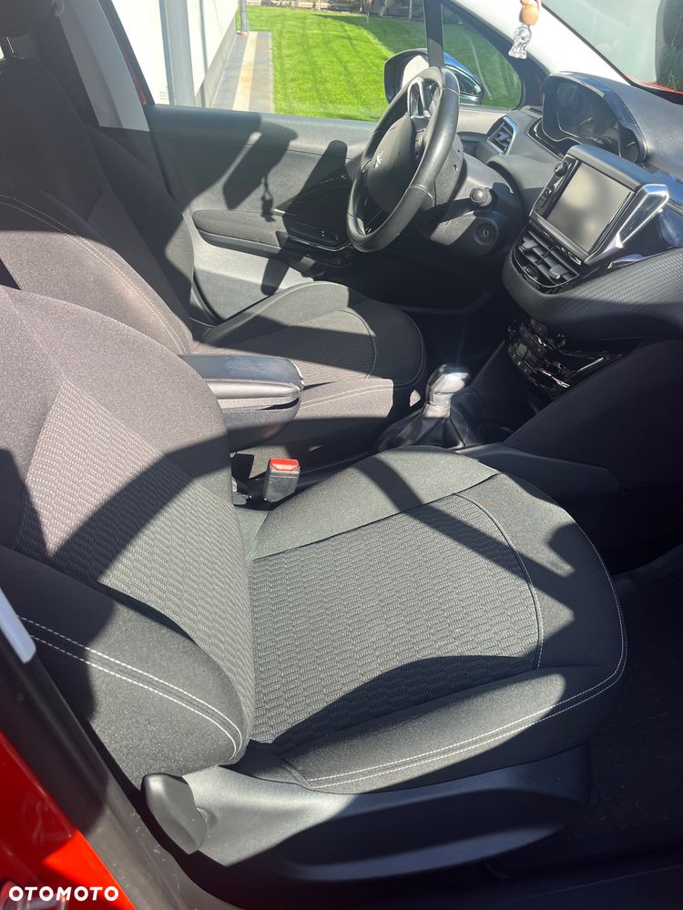 Peugeot 208 - 9