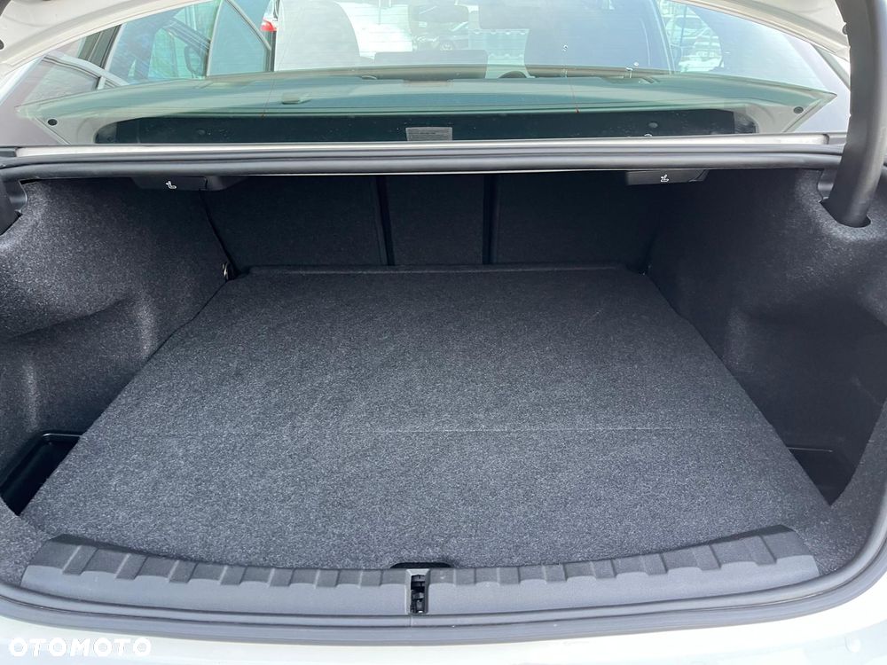 BMW Seria 3 330i xDrive - 22