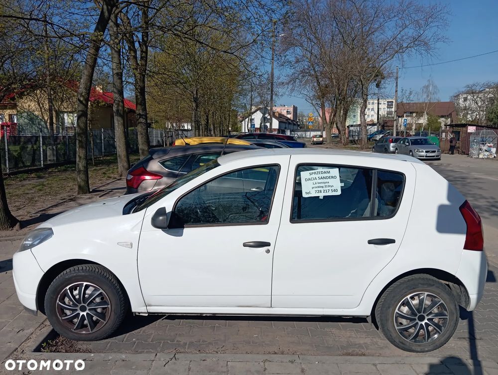 Dacia Sandero 1.6 16V Hi-Flex - 3