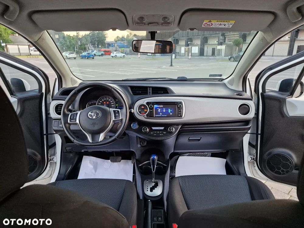 Toyota Yaris Hybrid 100 Business Edition - 4