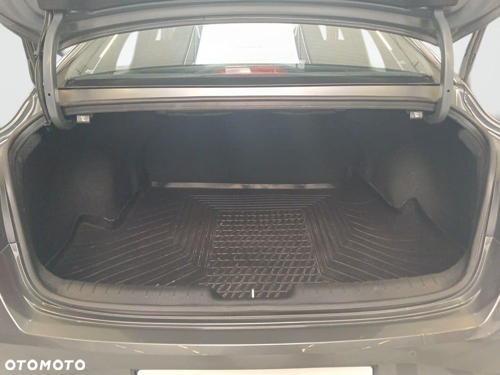 Hyundai Elantra - 25