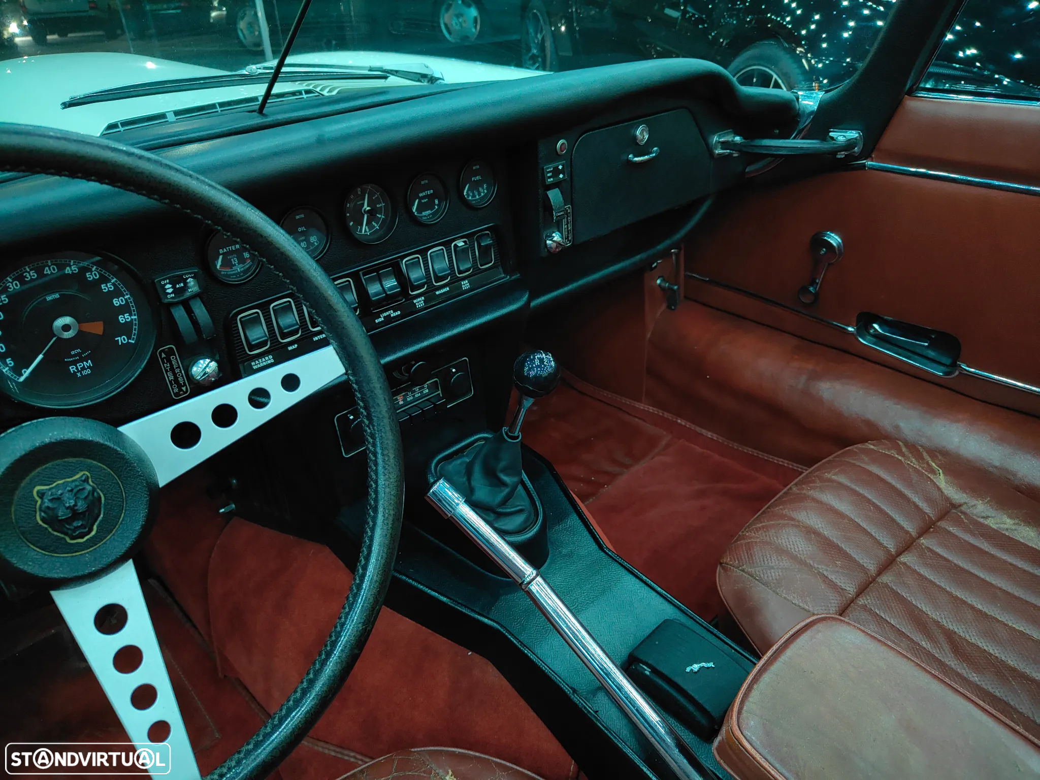 Jaguar E-Type - 32