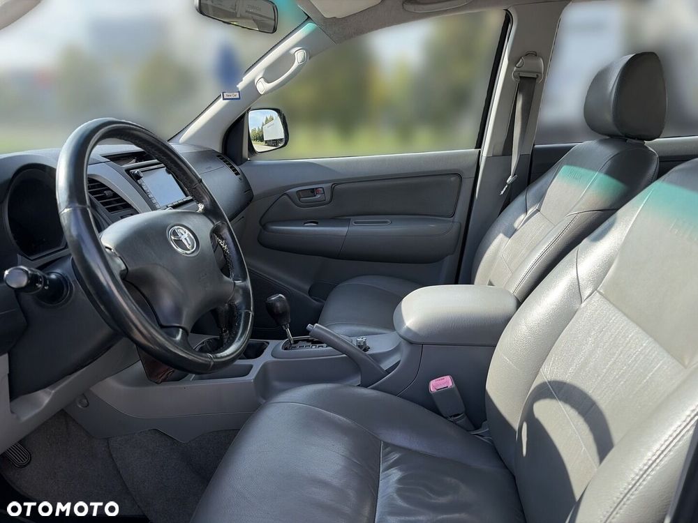Toyota Hilux 3.0 D-4D SR5 - 12