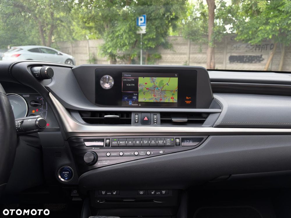 Lexus ES 300h Prestige - 14