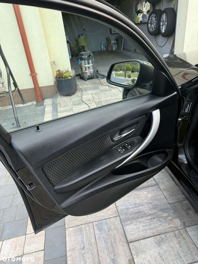 BMW Seria 3 318d - 5