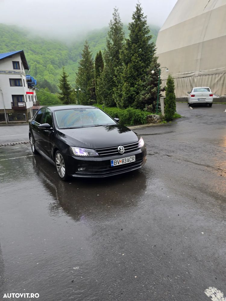 Volkswagen Jetta 2.0 TDI DSG Comfortline - 6