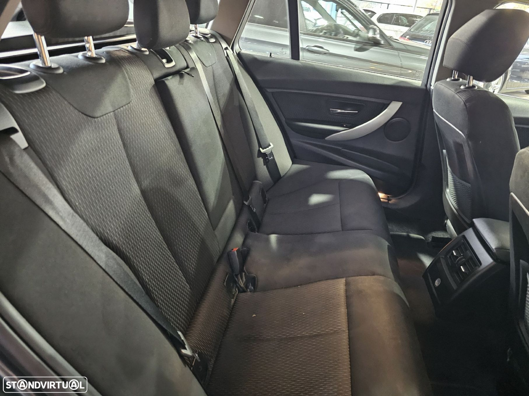 BMW 320 d Touring EfficientDynamics Auto - 17