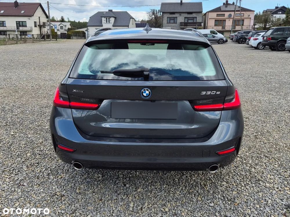 BMW Seria 3 330e xDrive Sport Line - 4
