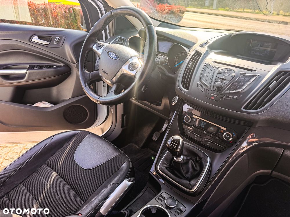Ford Kuga 1.6 EcoBoost 2x4 Titanium - 29