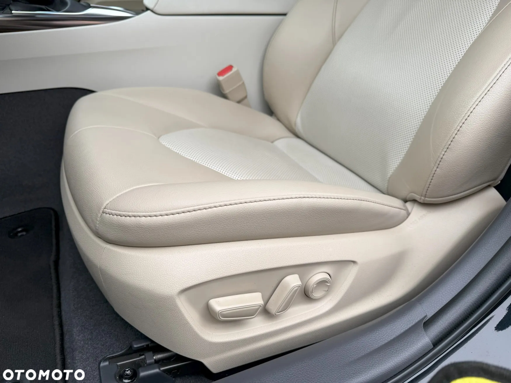 Toyota Camry 2.5 Hybrid Executive CVT - 6