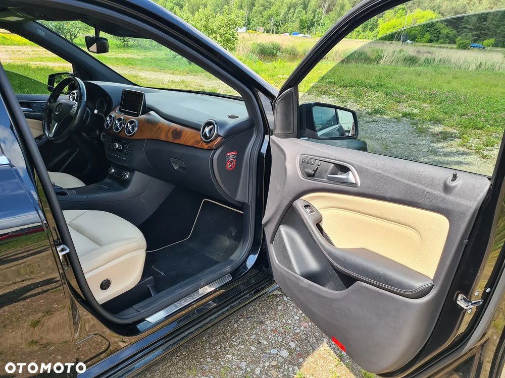 Mercedes-Benz Klasa B 250 7G-DCT AMG Line - 35