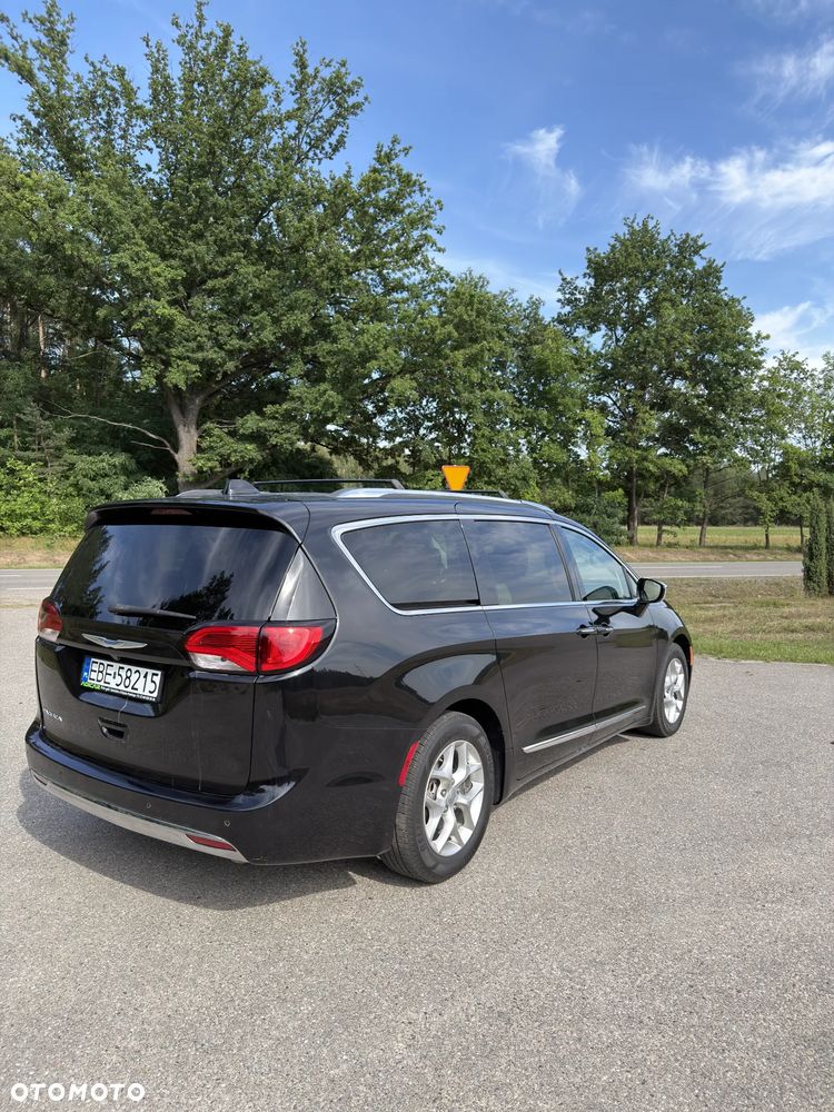 Chrysler Pacifica - 5