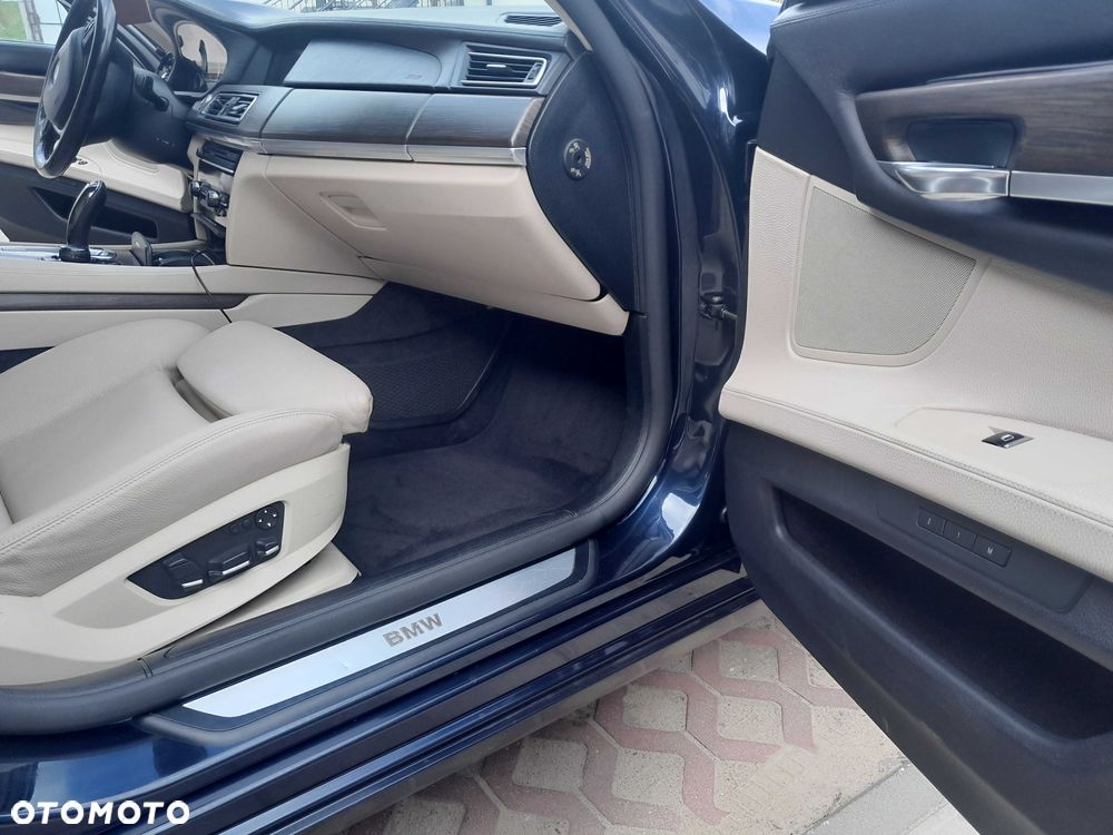 BMW Seria 7 - 8