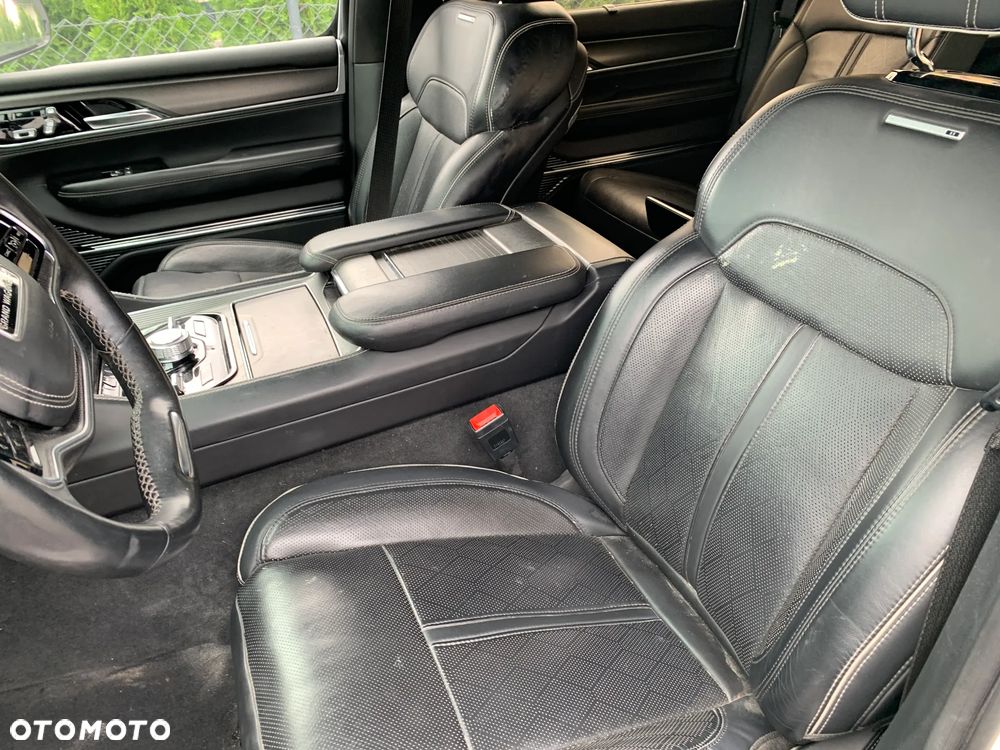 Jeep Grand Wagoneer - 11