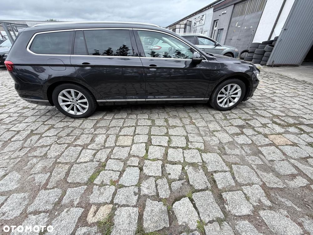 Volkswagen Passat - 1