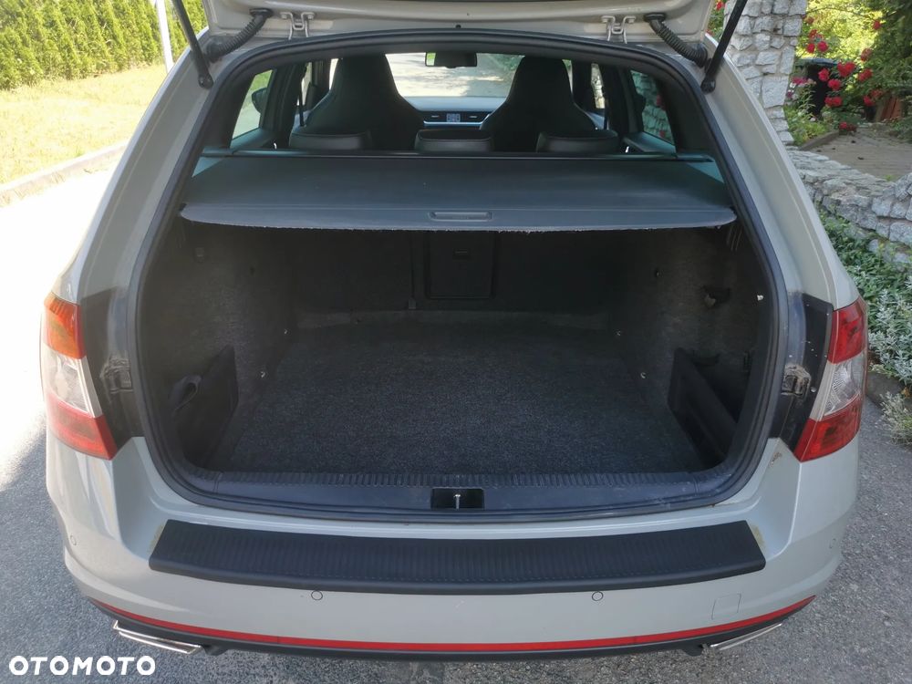 Skoda Octavia 2.0 TDI DSG RS - 11
