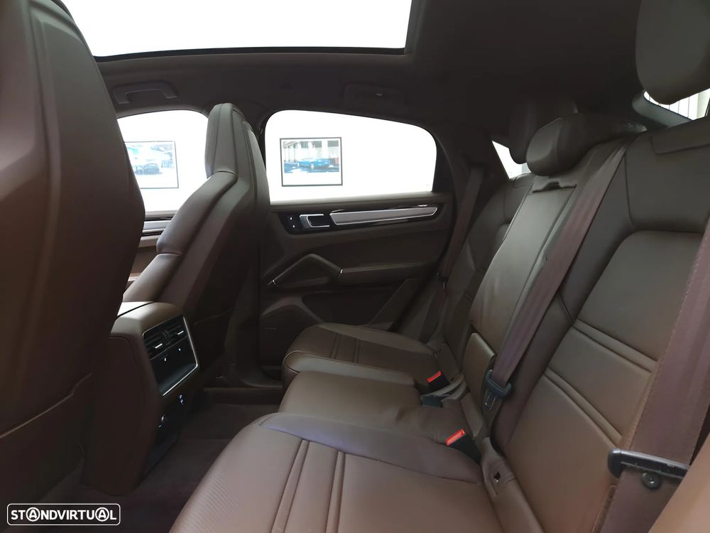 Porsche Cayenne Coupé E-Hybrid Platinum Edition - 32