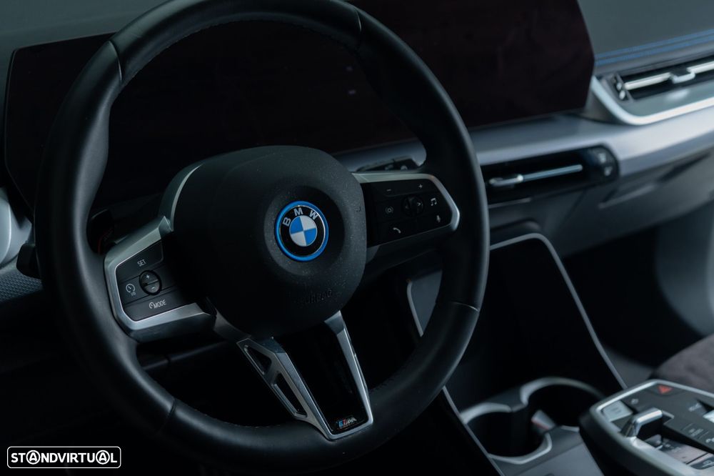 BMW iX1 eDrive20 Pack Desportivo M - 19