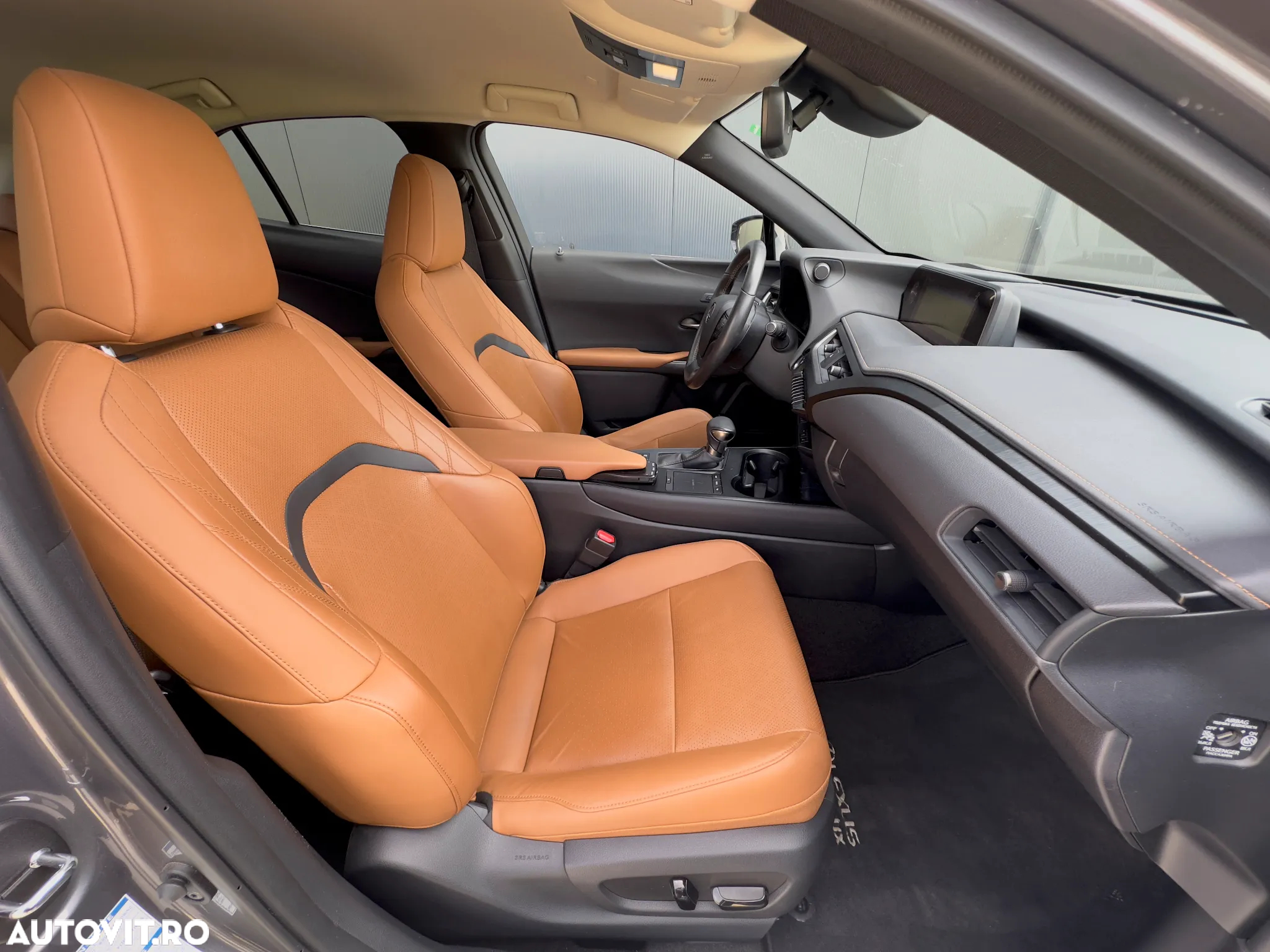 Lexus UX 250h 2.0L HEV 20H- (178 HP) 4X4 CVT Luxury - 24